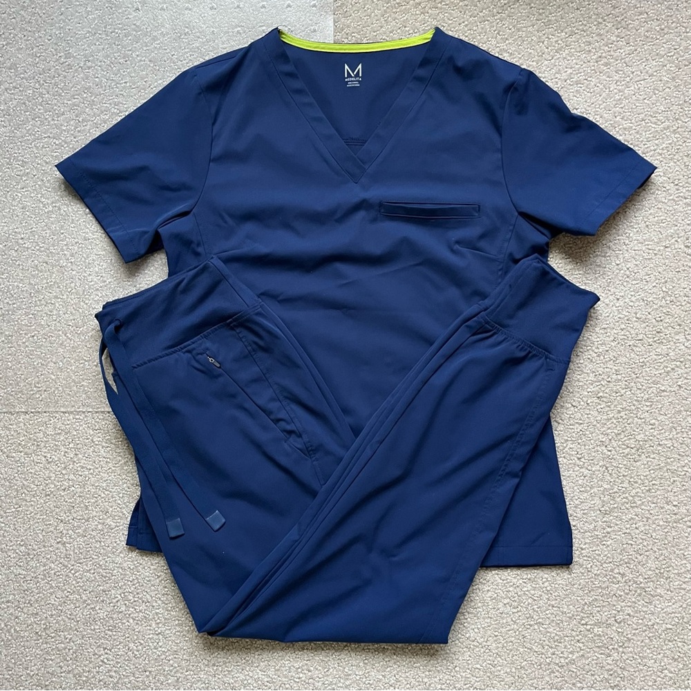 Medelita scrub top and joggers size xs